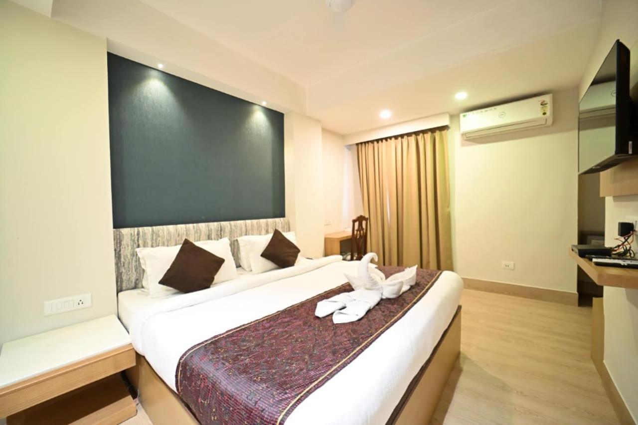 Hotel Prag Continental Guwahati Exterior foto