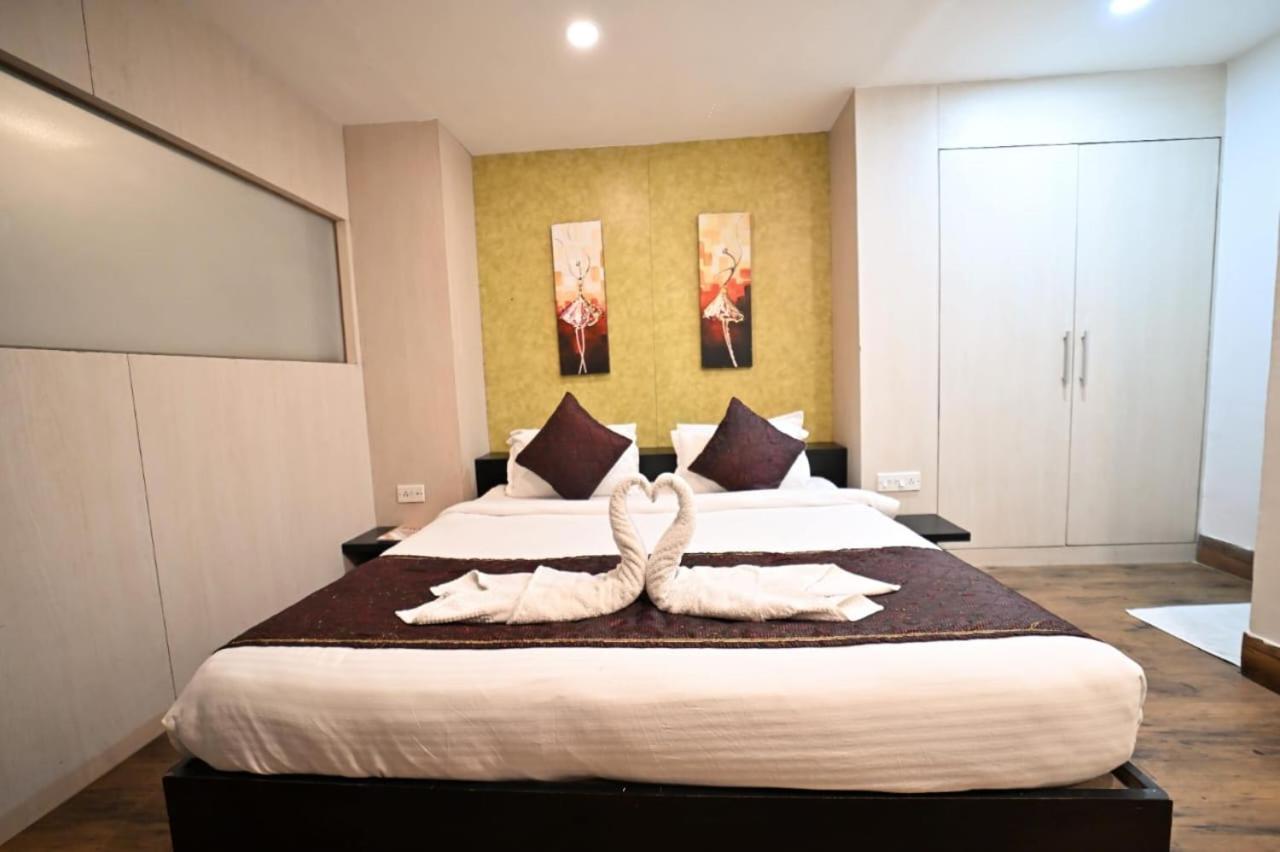 Hotel Prag Continental Guwahati Exterior foto