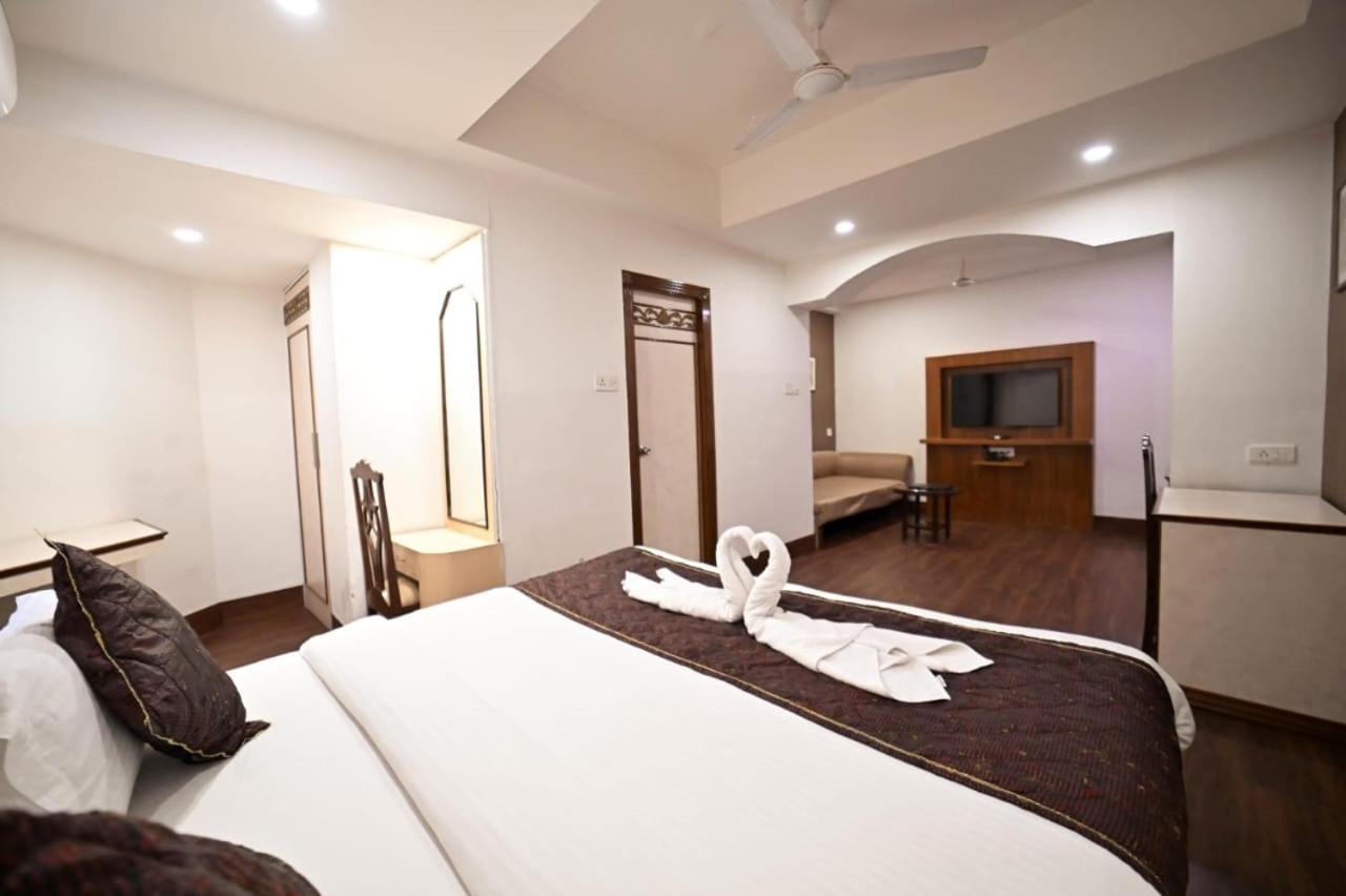 Hotel Prag Continental Guwahati Exterior foto