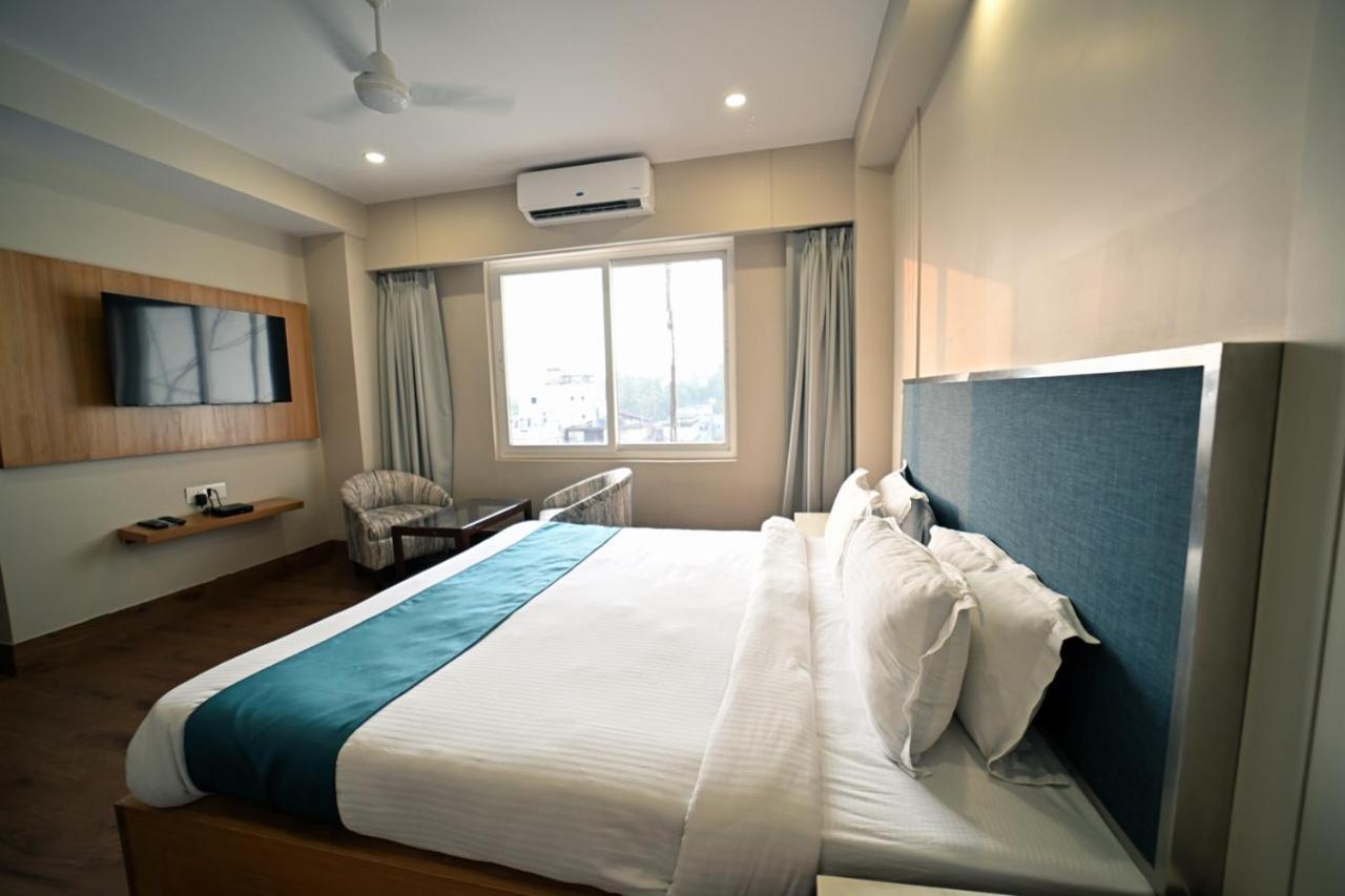 Hotel Prag Continental Guwahati Exterior foto
