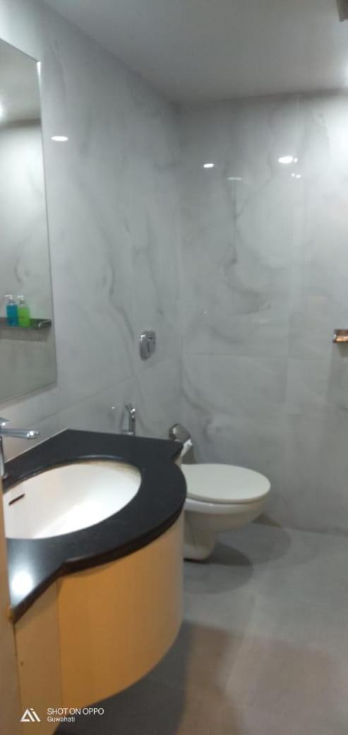 Hotel Prag Continental Guwahati Exterior foto